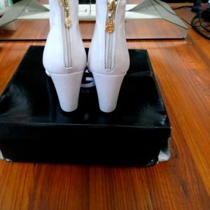 GUESS White booties